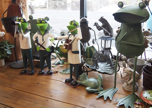 ブリキのカエル