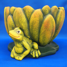 テラコッタ製のカエルの置物