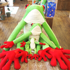 赤目アマガエルのパペットぬいぐるみ