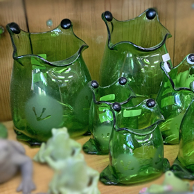 カエルのガラス花器